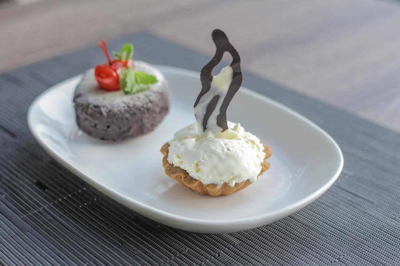 Montana Premier Senggigi Hotel Екстериор снимка
